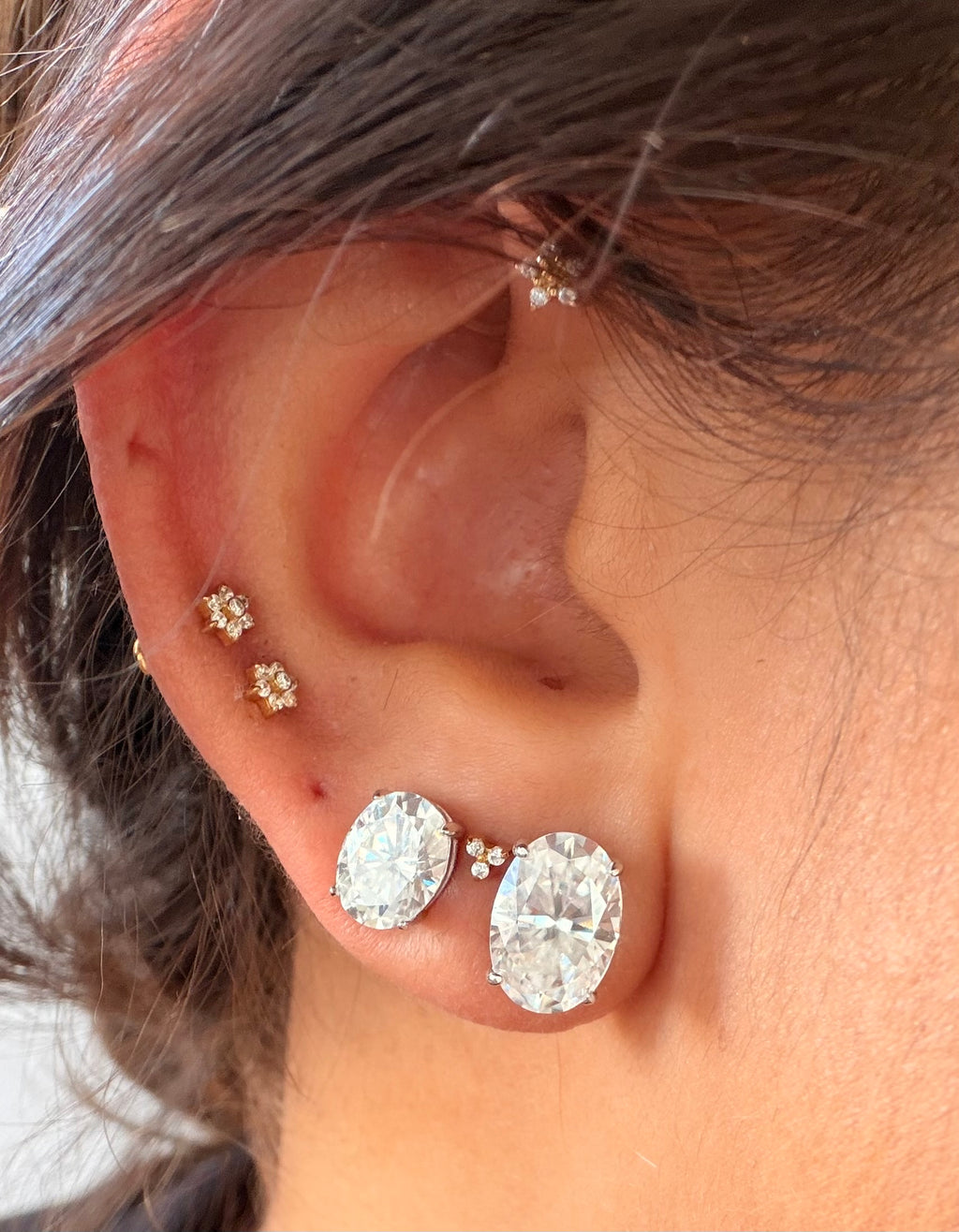 Brinco Oval em Moissanite