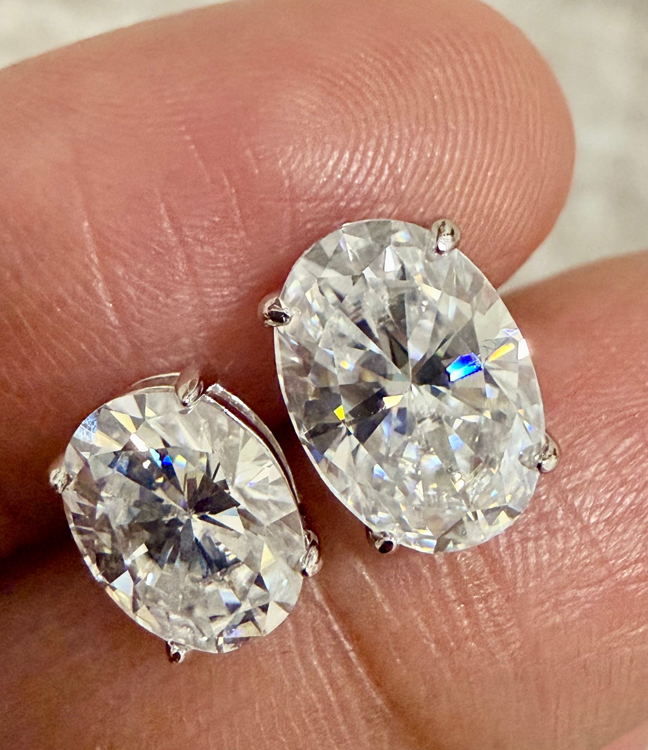 Brinco Oval em Moissanite